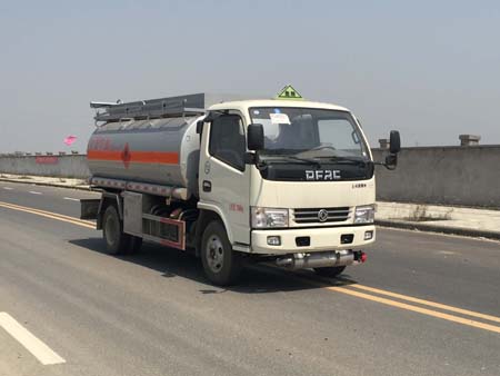 東風(fēng)多利卡小型柴油加油車