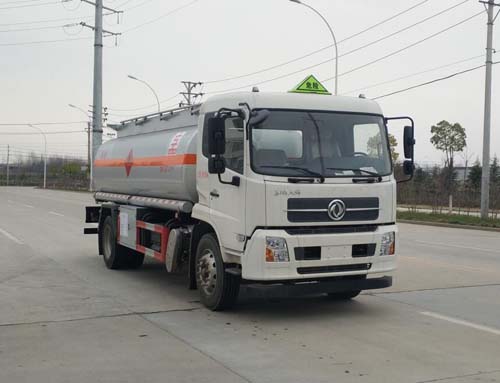 專威牌HTW5180GYYDC6型運油車